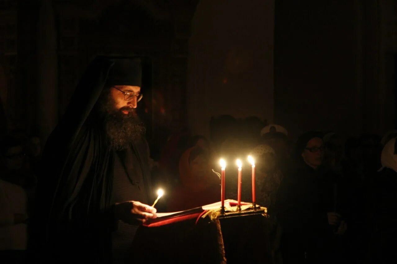 Псалтыри в исполнении валаамского. Неусыпаемая Псалтирь. Валаамский монастырь Неусыпаемая Псалтирь. Обет тьмы в церкви. Фото жизнь монахов на Валааме.