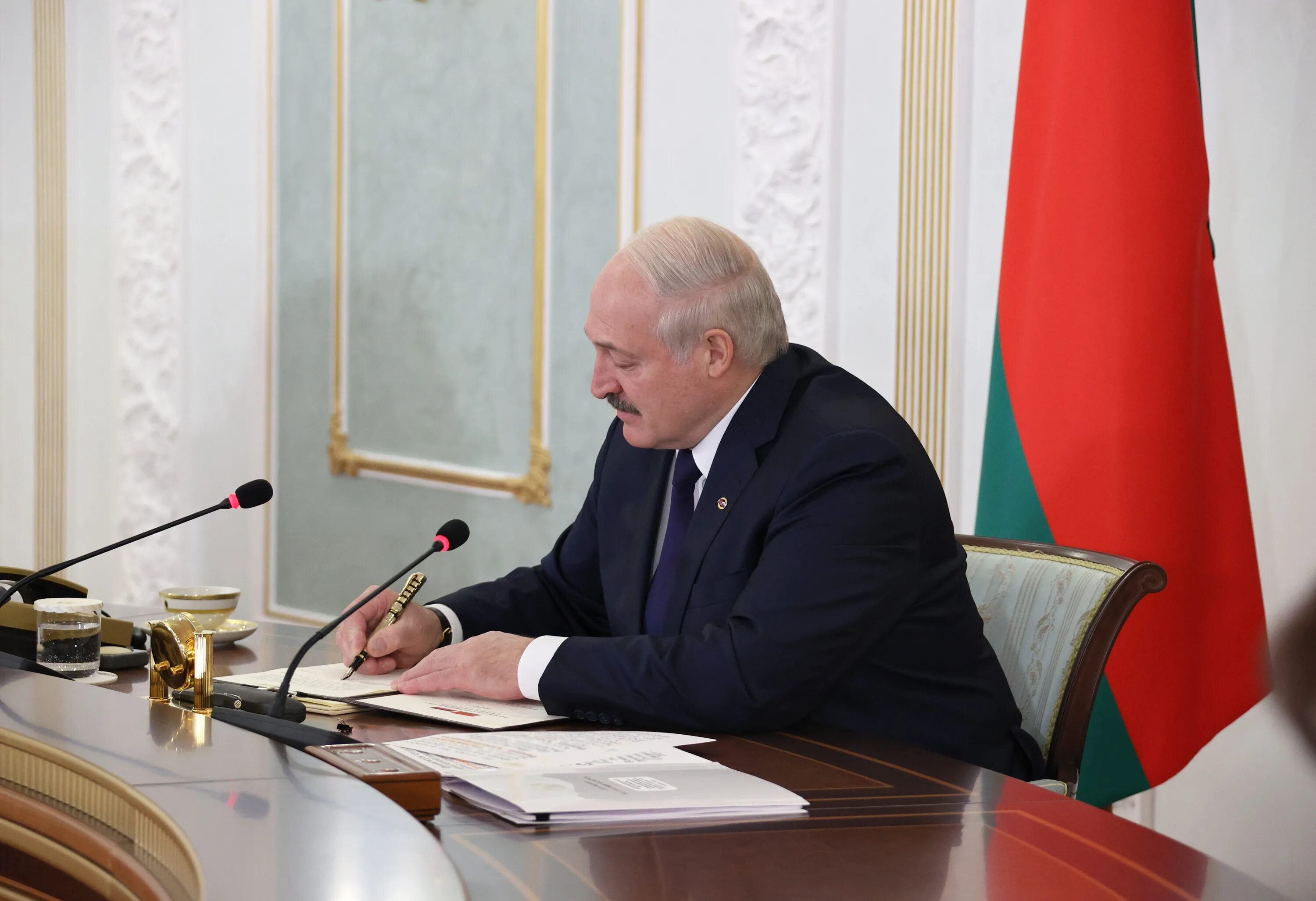 Лукашенко 2023. Лукашенко подписывает. Лукашенко Союзное государство. Высший государственный совет Союзного государства.