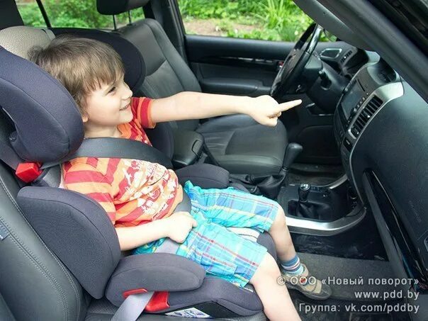 Детское кресло на переднем сиден. Правила как возить детей в машине. Ребенок в автокресле. Подушка безопасности. Ребенок в детском кресле.