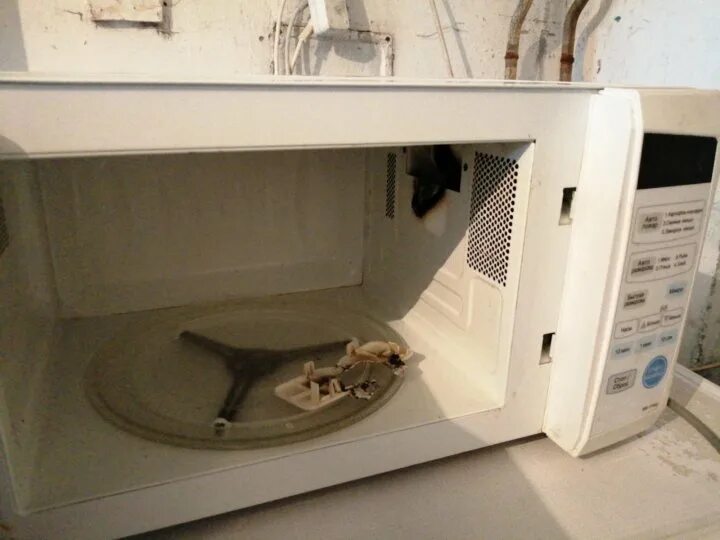 Человек рядом с микроволновкой. Почему микроволновка. Свч нагрев. Свч микроволновая печь 2duo. Электромагнитное излучение свч печи.