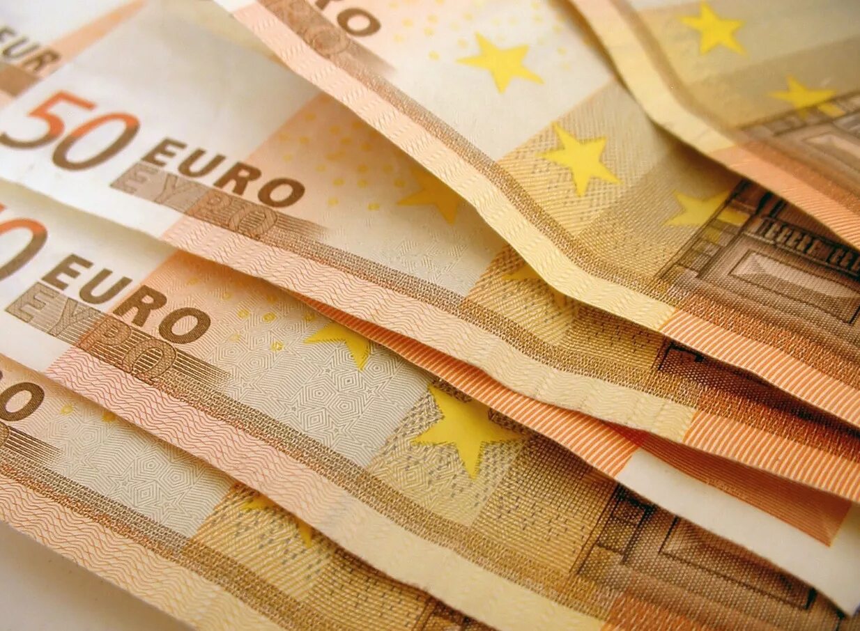 Dengi. Деньги евро. Деньги евро картинки. Обои деньги. Обои деньги евро.