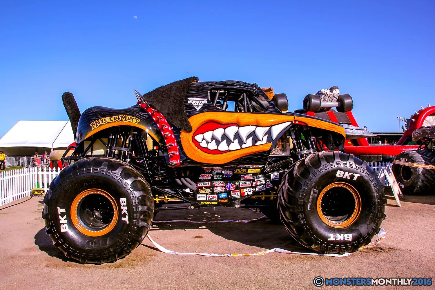 Traxxas grave digger 1/10. Jurassic attack monster truck. монстр трак rex. Chevrolet 3100 монстр трак. монстр трак ps335.