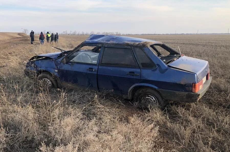 Машины зимовники. Авария Волгодонск Зимовники. ДТП трасса Зимовники Волгодонск. ДТП Волгодонск Зимовники. Авария 2022 года на трассе Волгодонск Зимовники.