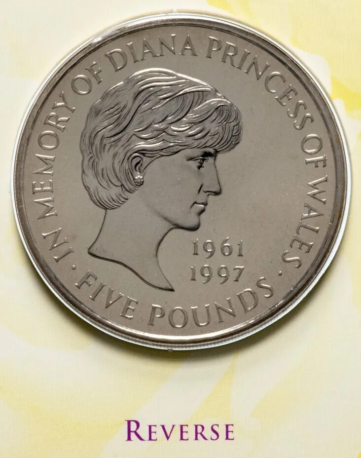 Банкноты родезия фунтов. Монета джон леннон. 5 pounds в рублях. 5 фунтов в рублях. Фунт стерлингов банкноты.