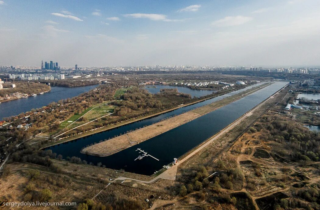 Парк Крылатские холмы гребной канал. Гребной канал в Москве Крылатское. Крылатское водохранилище.