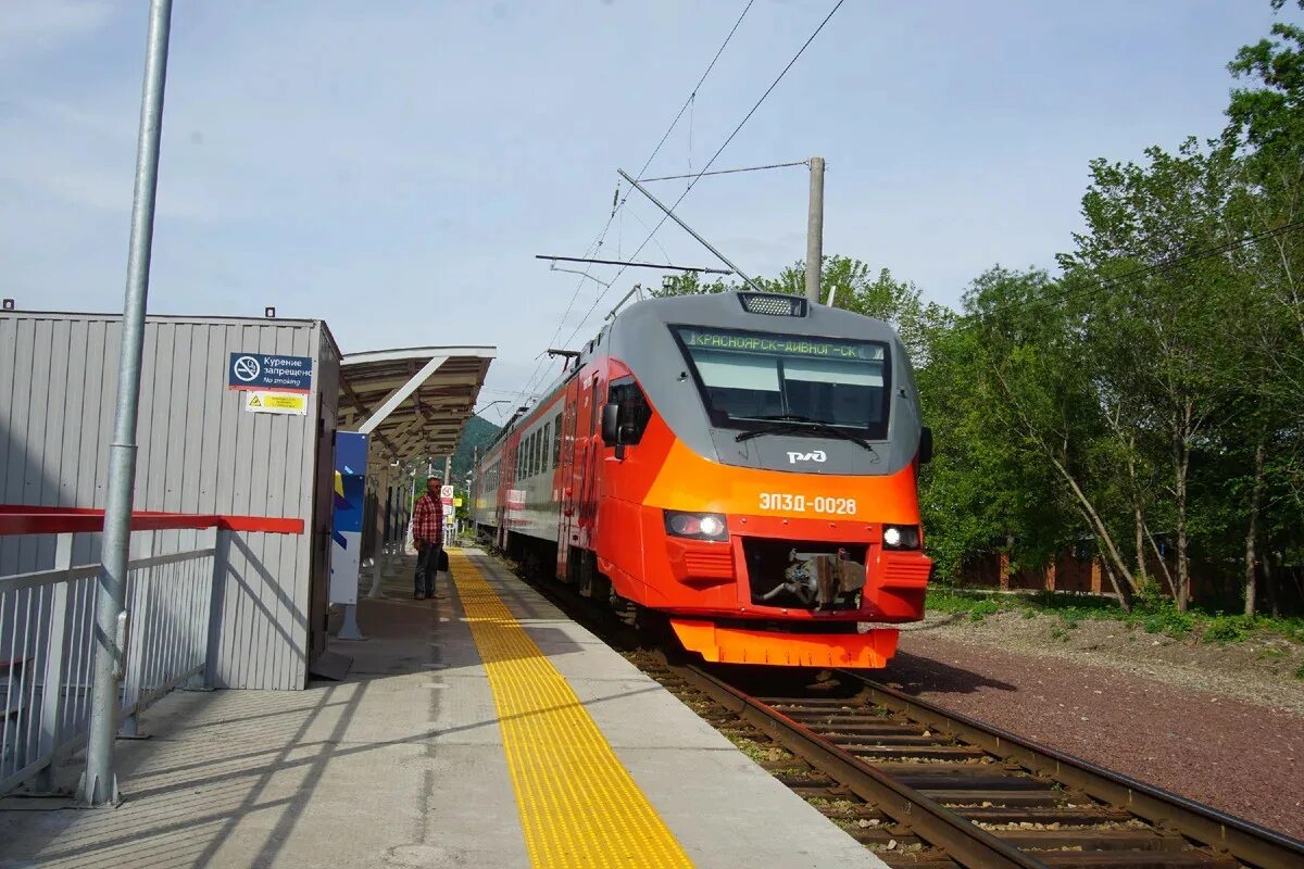 Во сколько электричка красноярск. Электричка Красноярск Дивногорск. Электропоезд Красноярск Дивногорск. Краспригород Красноярск. Поезд Красноярск Дивногорск.