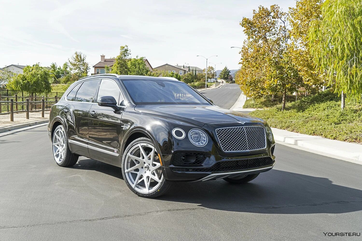 Бентли бентайга 2016. Bentley Bentayga. Bentley Bentayga 2022. Бентли Бентайга 2020.