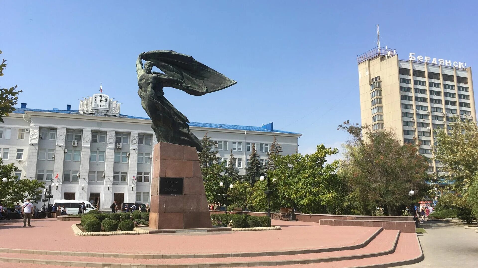 Луганск бердянск. Бердянск 2025. памятники в бердянске. памятники города бердянска. бердянск украина.