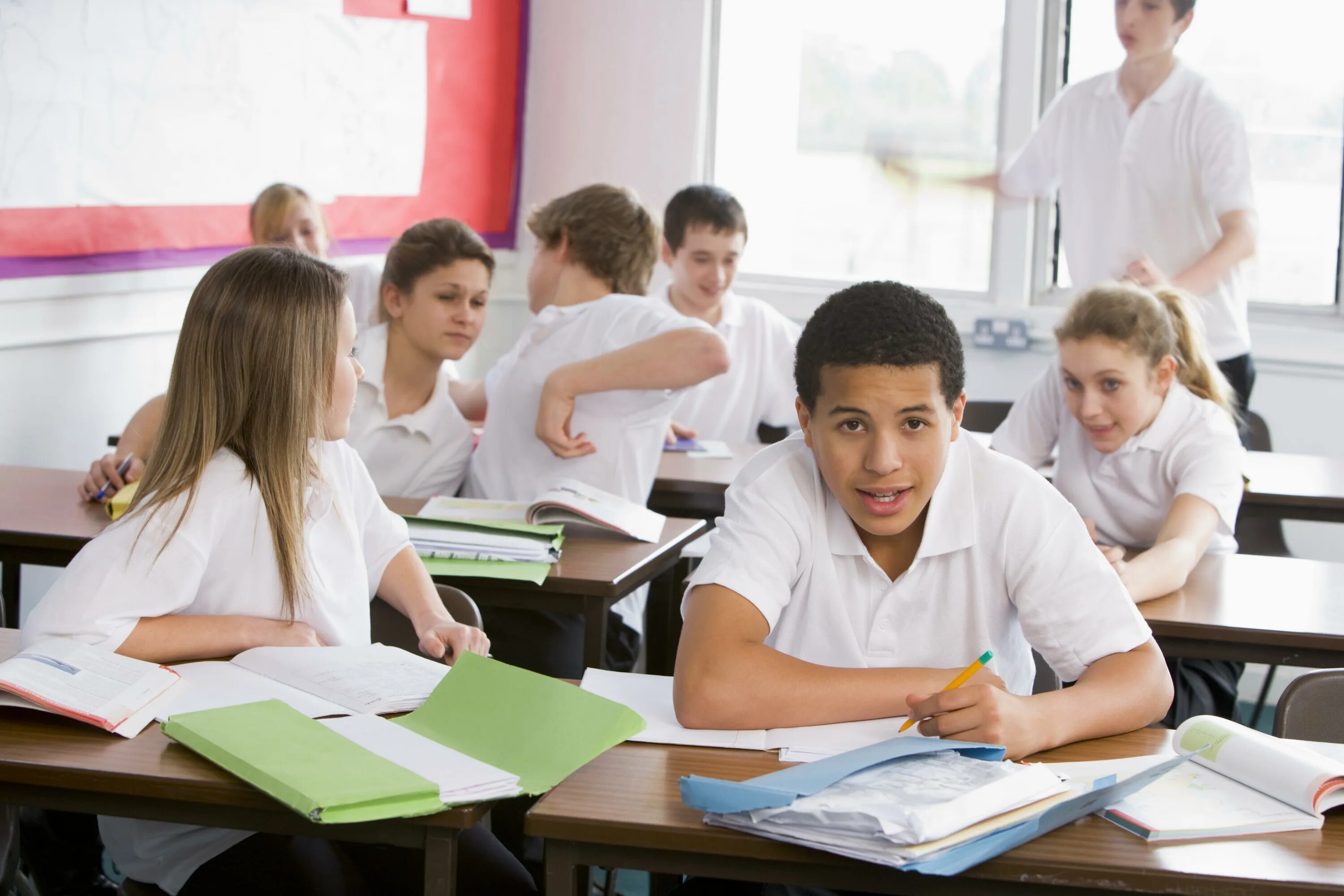 Картинка Classroom Management. Школьники подростки занимаются Азия. High School students или Post-secondary students кто выше. Lesson on developed secondary School.