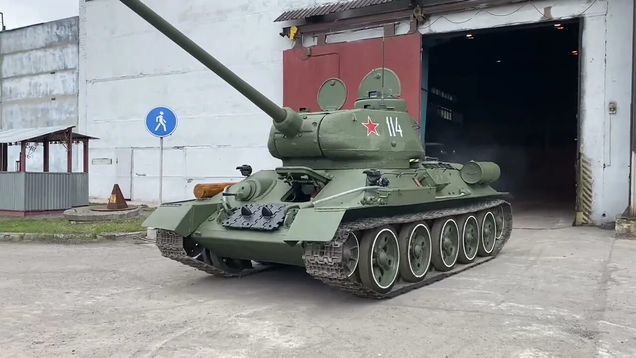 Оружие Победы т 34 85. Памятник т-34. Танк Кривой стартер. Кривой танк. Запусти танковый