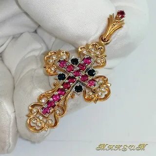 Крестик с драгоценными камнями
