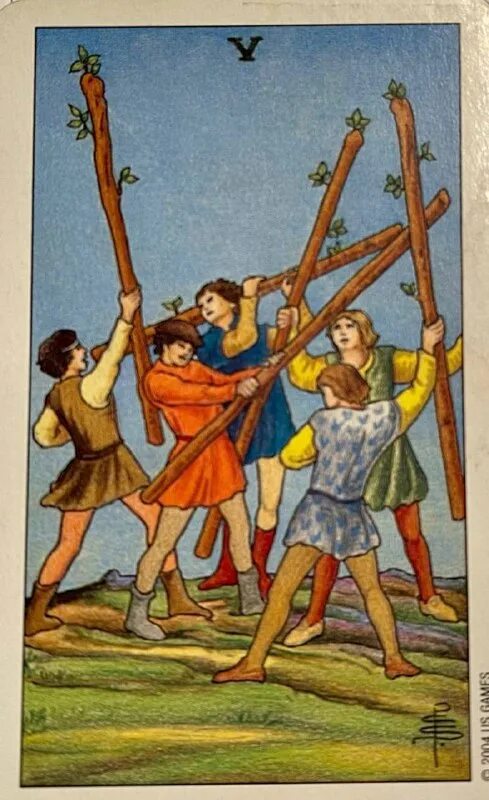 Король жезлов и пятерка жезлов. Карта 5 жезлов. Таро райдера уэйта 5 жезлов. Таро пятёрка посохов. Карта рыцарь жезлов.