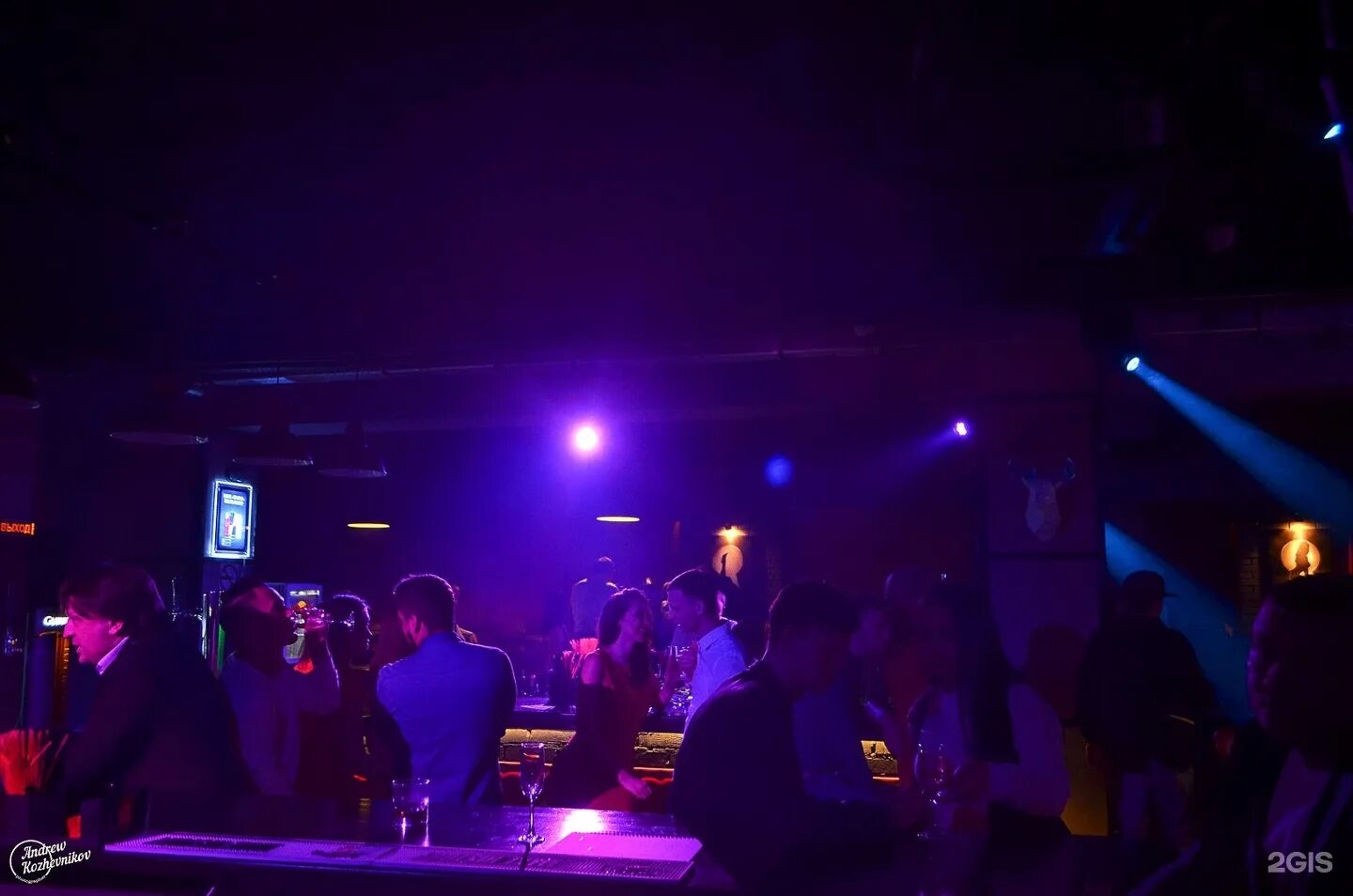 Клубная 32 хабаровск. Генассия клуб неисправимых оптимистов. Хабаровск ночной клуб шаронова фото. View club. Хабаровски ночной клуб фото.