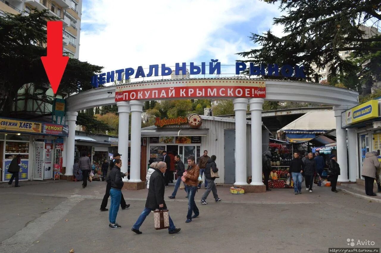 Центральный рынок ялта отзывы. Ялта рынок продуктовый центральный. Вещевой рынок ялта. Центральный рынок ялта отзывы. Строительный рынок ялта.