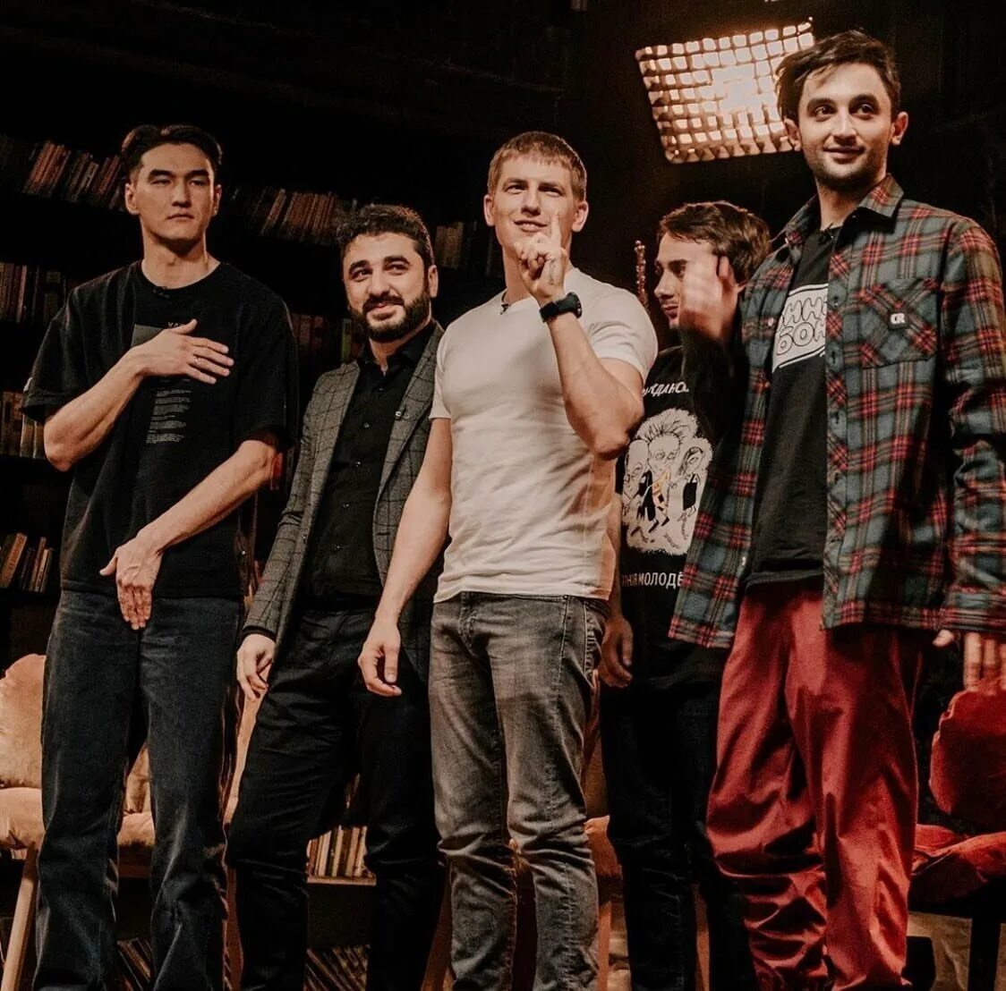 Комик чбд эмир. Что было дальше ведущие шоу. Чдб шоу. Сабуров щербаков шоу. Волочкова чбд.