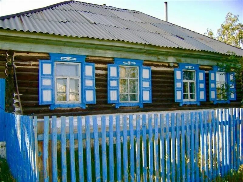 Дом там продается. Домик в деревне. Ключница домик из дерева. Дом там где мы надпись. Дома в джабыке зелёная 7.