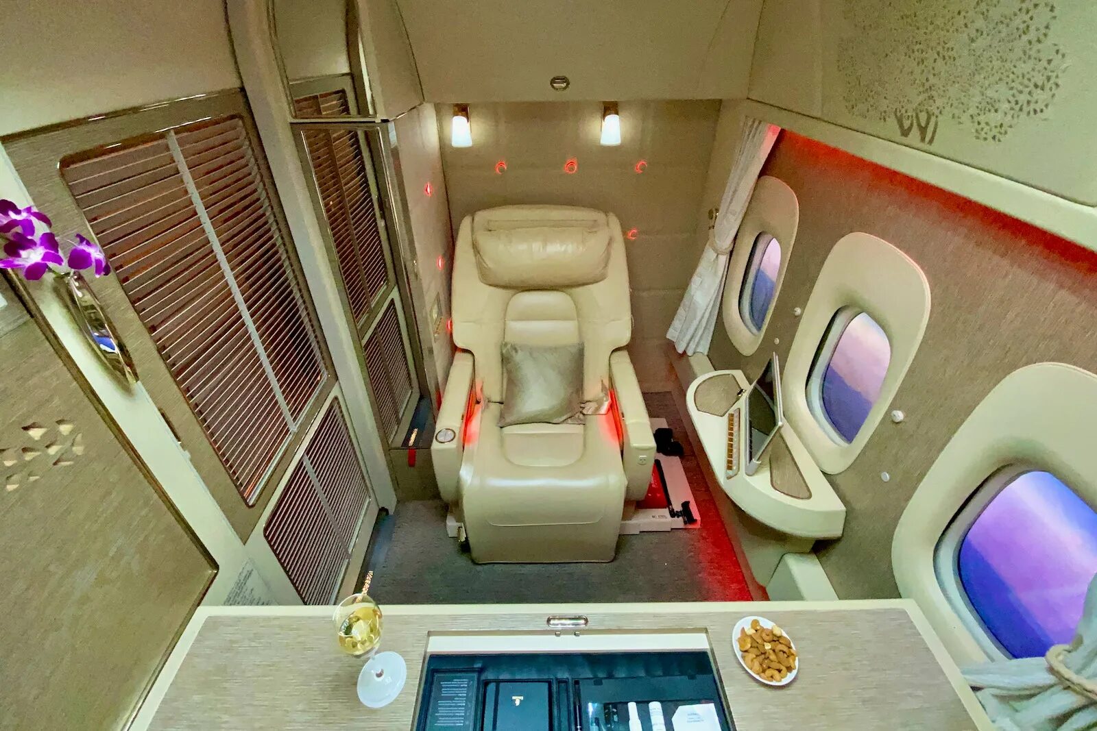 Эмирейтс Люкс. Emirates New first class. Эмирейтс игра. Emirates first class Seats.