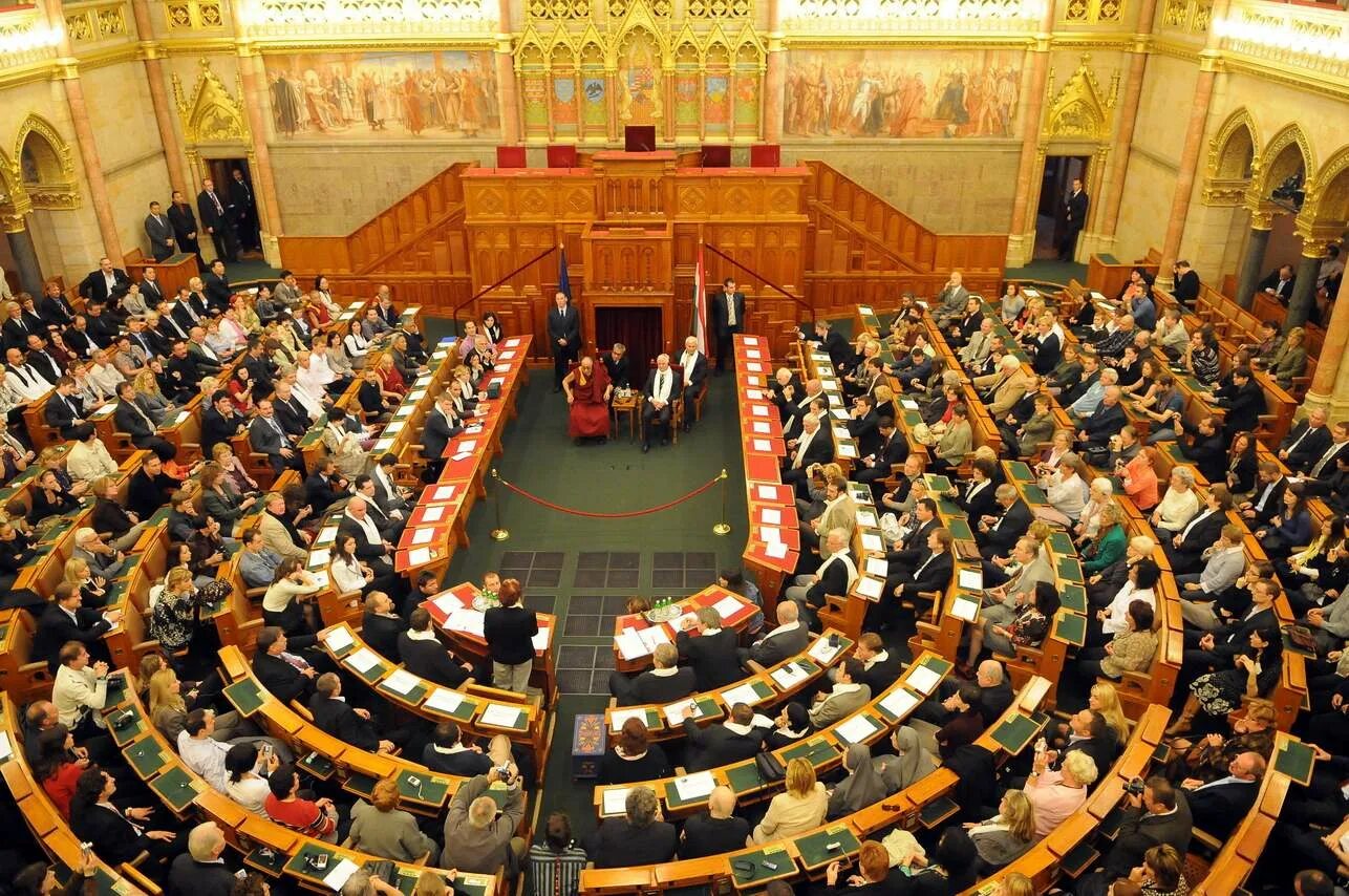 Венгрия ратифицировала. Законодательная власть в Венгрии. Парламент Португалии. Парламент Венгрии 1900. Национальное собрание Венгрии.