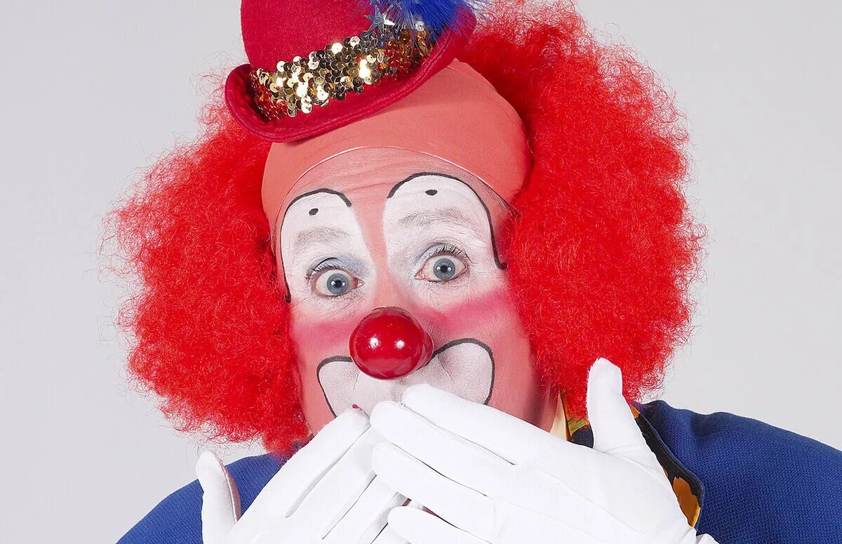 Как разговаривает клоун. Клоун. Смешной клоун. Удивленный клоун. Клоун с красными волосами.