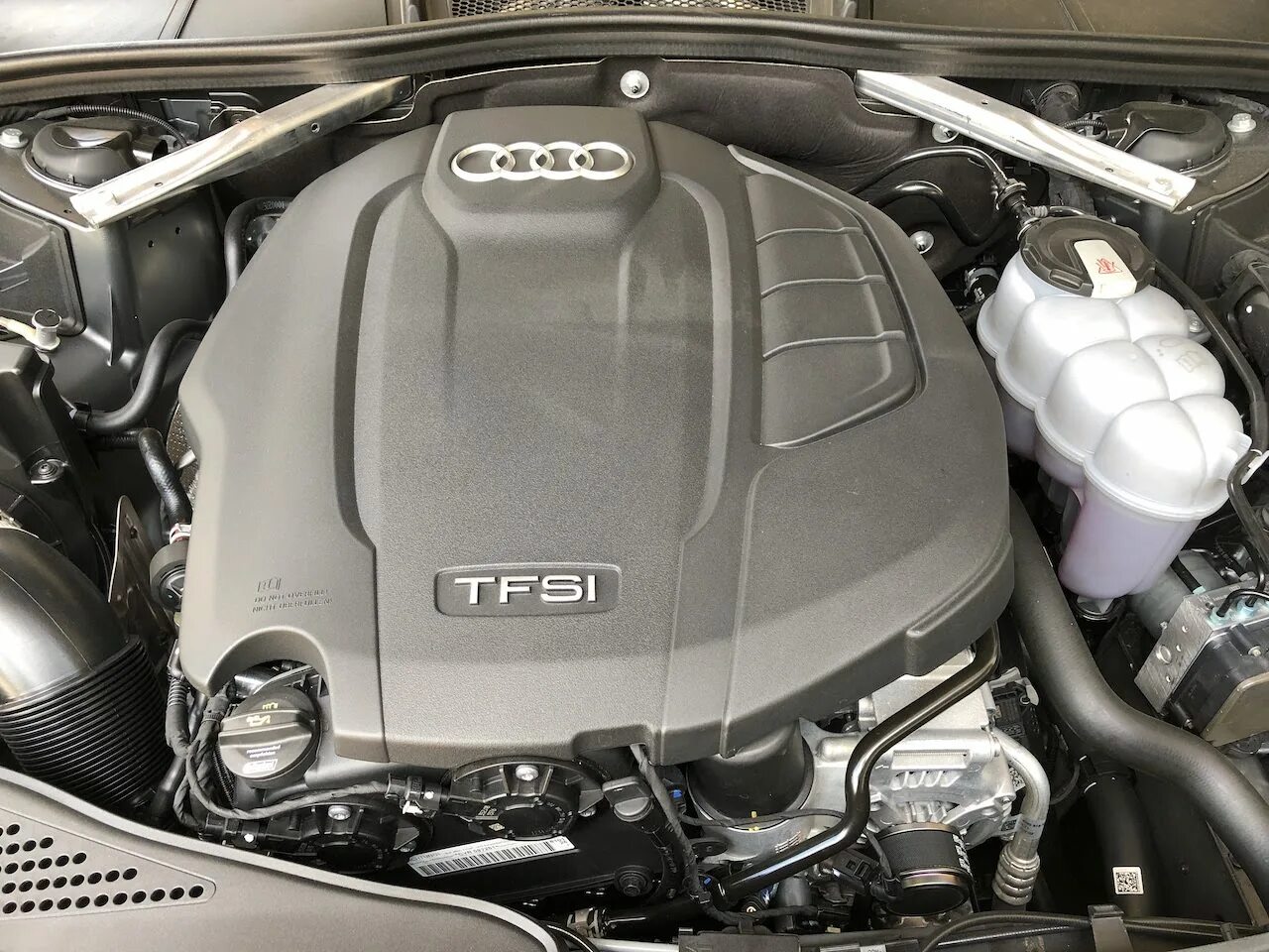 Audi tfsi 2. Хон ауди 2.0 tfsi. фото двигателя 2.0 tfsi.