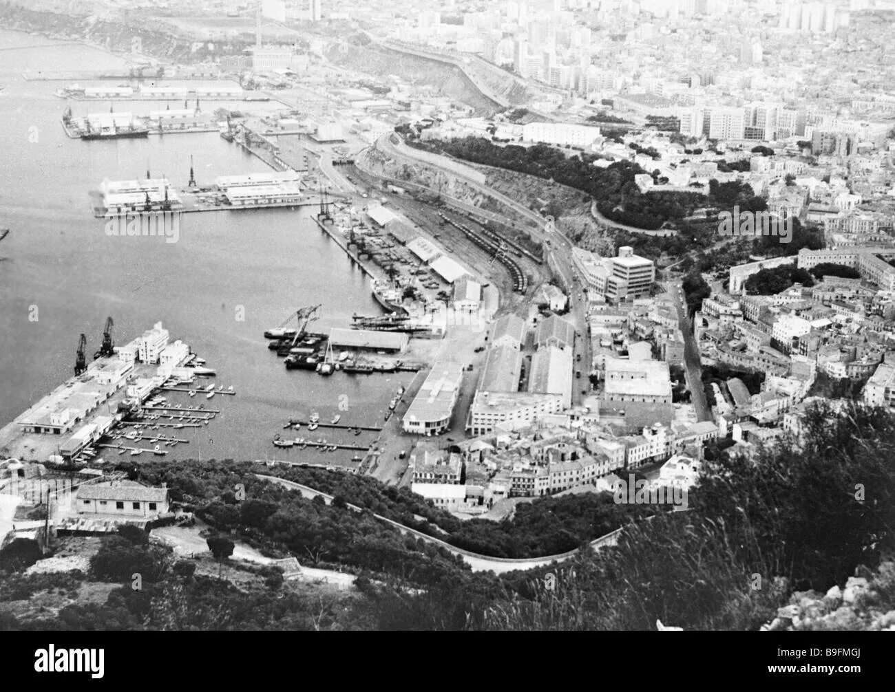 Город порт в алжире. Алжир порт. Порт Оран. Оран город 1940. Порт Аннаба.