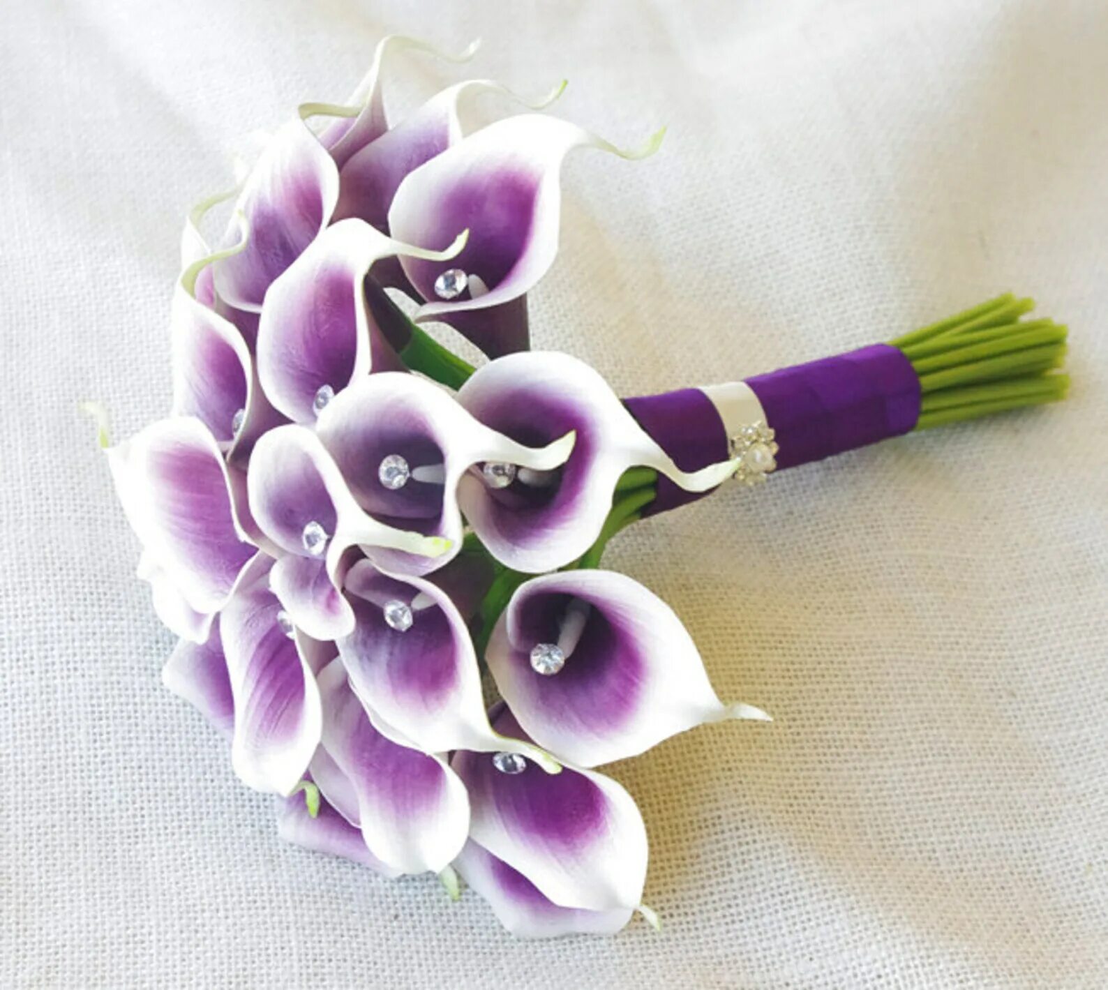 Значение цветов каллы. Калла перпл харт. калла natural bouquet. калла фиолетовая. сиреневые каллы в букете.