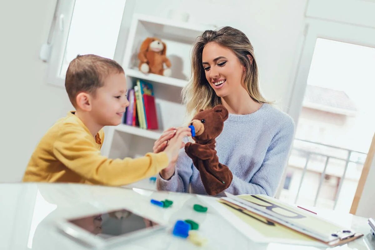 Speech therapist гы. Speech therapist картинки. Speech therapist рисунок. Контент съемка для логопеда. Включи учиться играть