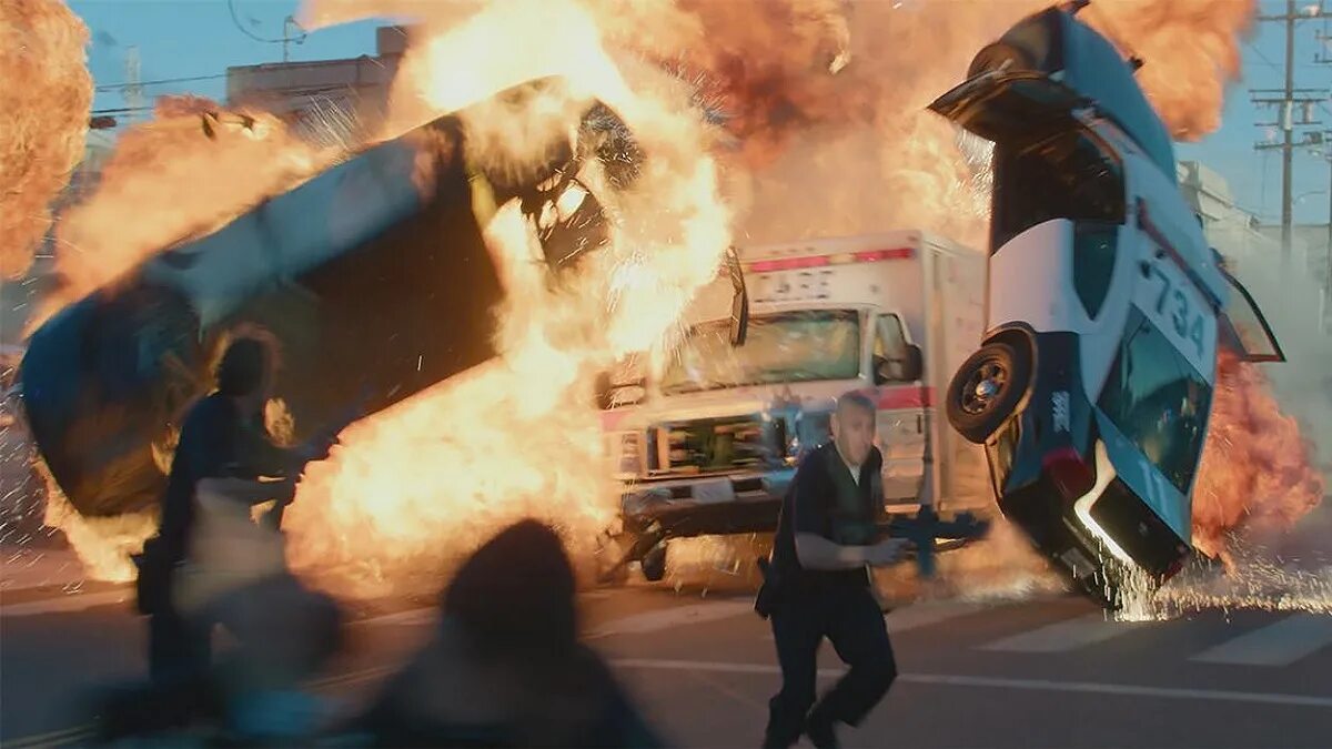 Ambulance фильм 2022. Скорая 2022 г. Скорая фильм 2022. 2022 скорая транспортер россия. Скорая 2022 г.