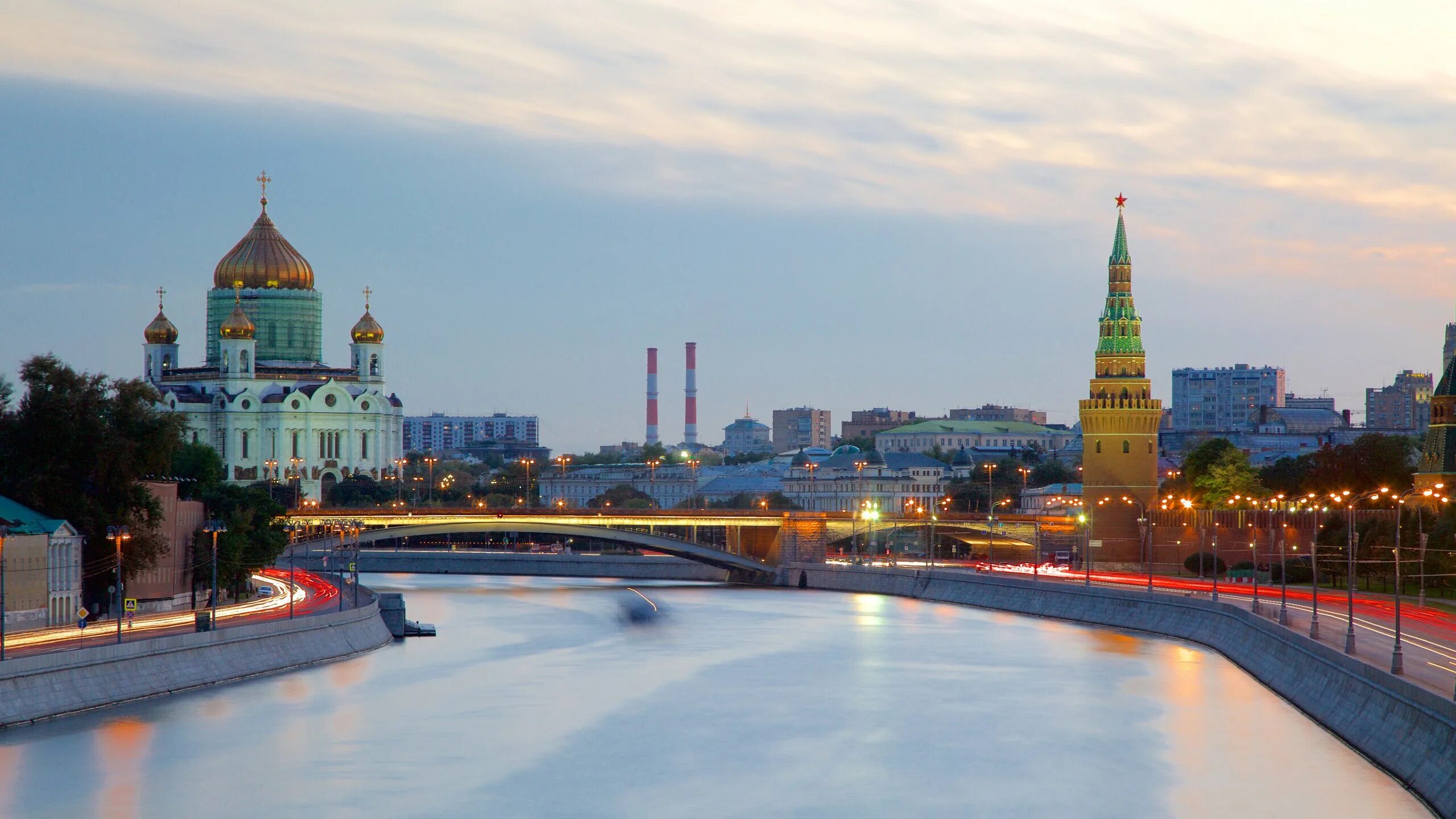 Храм христа спасителя гостиница. Вид на кремль и храм христа спасителя. москва река кремль храм христа спасителя. храм христа спасителя вид с москвы реки. храм христа спасителя панорама.