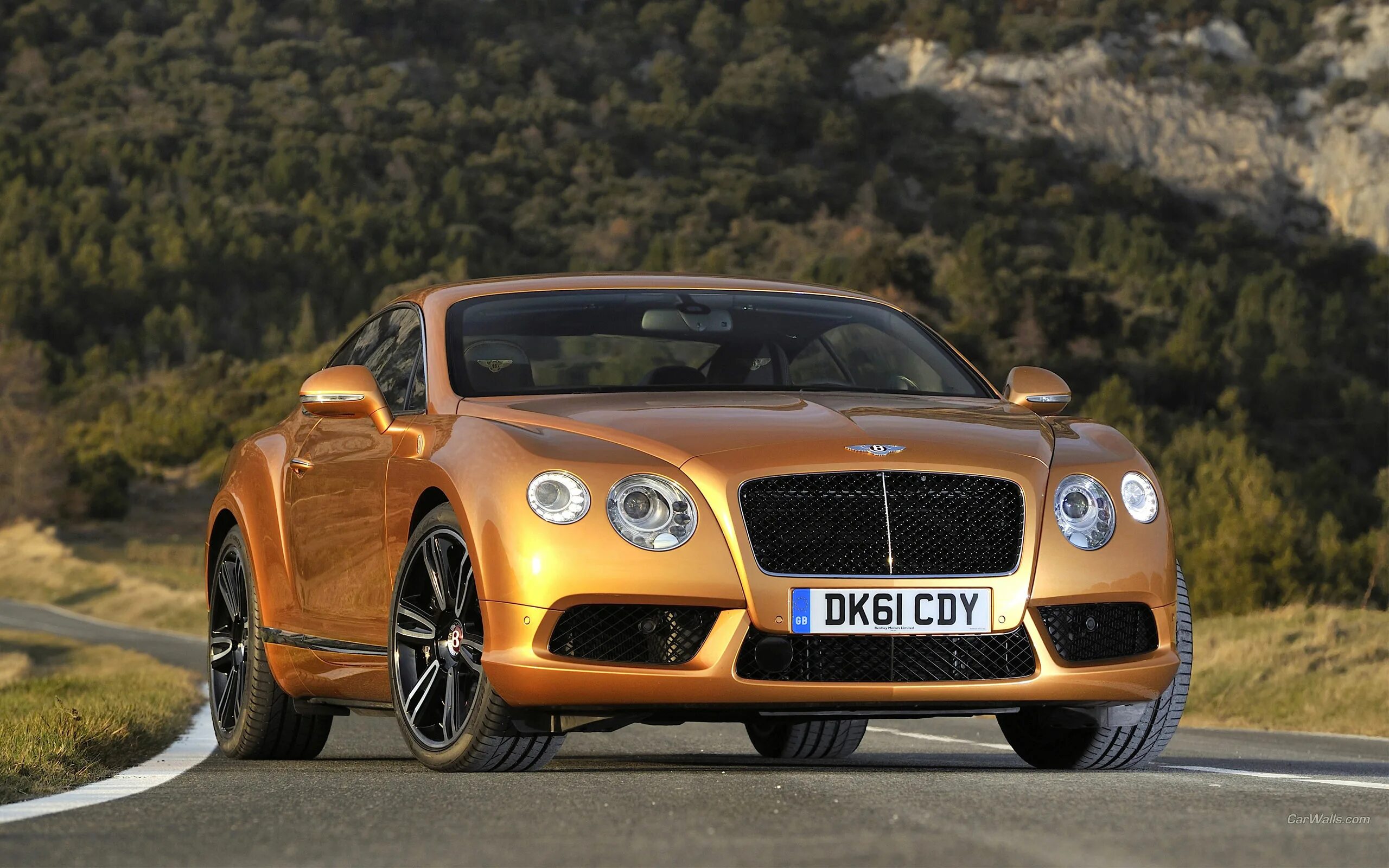Картинки машин. Бентли Континенталь gt 2013. Бентли Континенталь золотой. Бентли Континенталь 2012. Bentley Continental gt v8 2012.