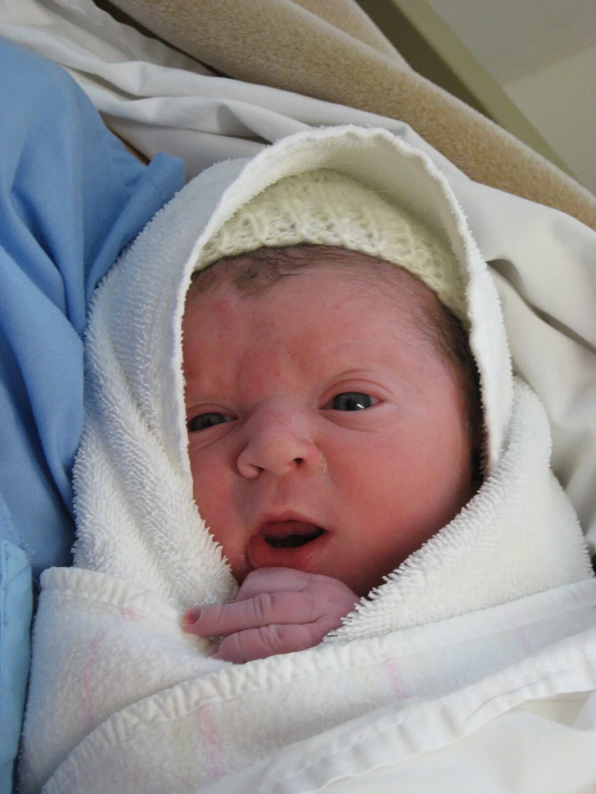 Показать новорожденных. Новорожденный ребенок. Новорождённые дети. Новорожденный ребенок. Показать новорожденных.