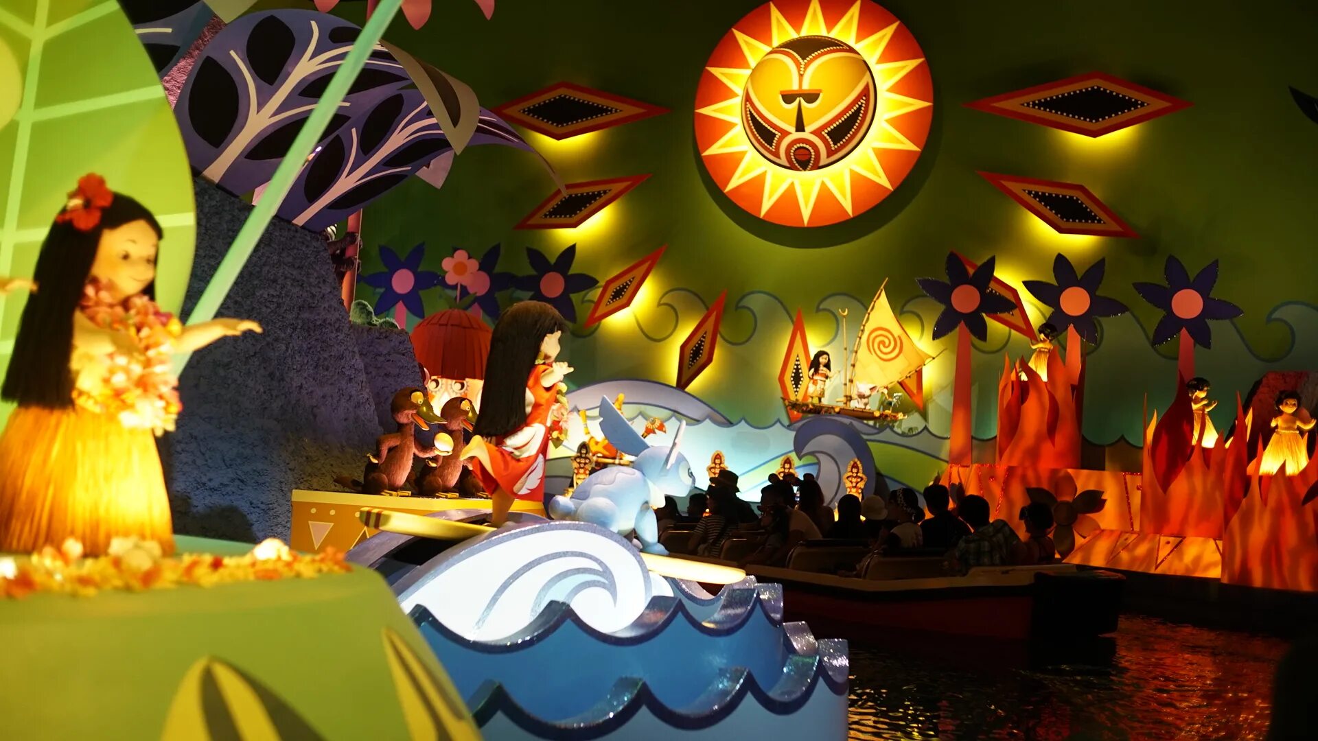 Это маленький мир Диснейленд. It's a small World. Its a small World Disneyland Paris.