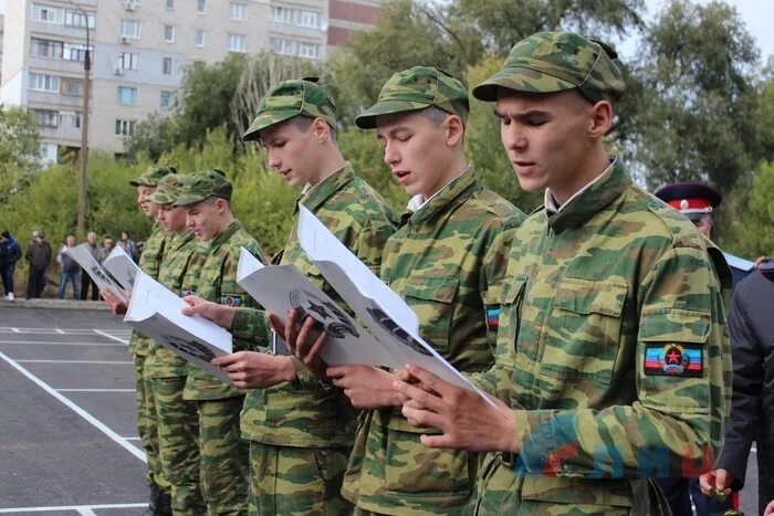 Погода луганская область кременная на 10 дней. ЛНР кадетский корпус Кременная. Кадетское училище в Луганске. Луганский кадетский корпус в Кременной. Кременная.