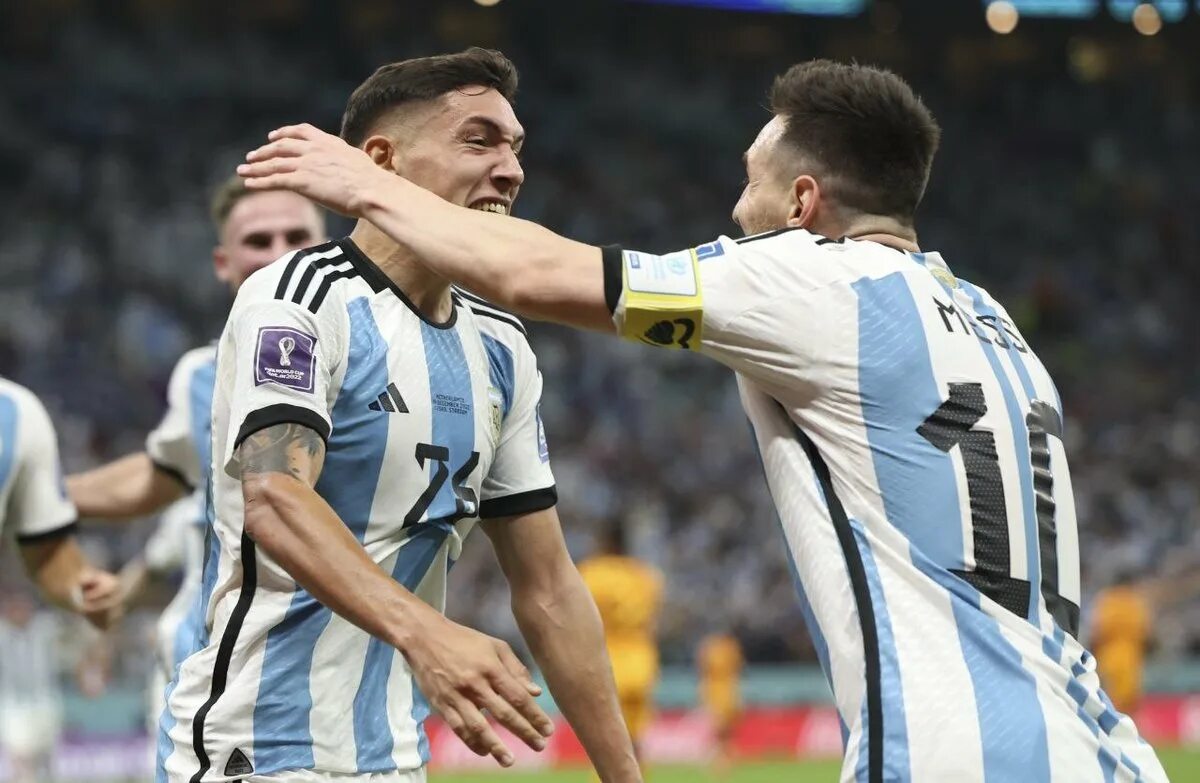 Аргентина чм. Аргентина австралия 2022. Николас отаменди аргентинский футболист. Аргентина нидерланды футбол 2022. Аргентина 1 4 финала.