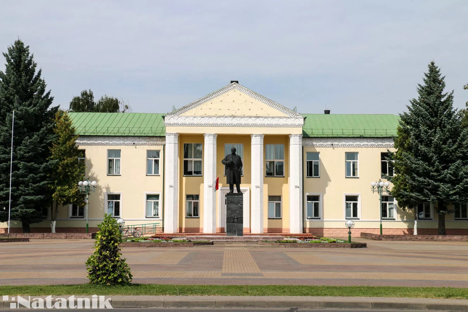 Город береза область. Береза город Беларусь. Берёза Брестская область. Город берёза площадь. Город берёза дворец культуры.