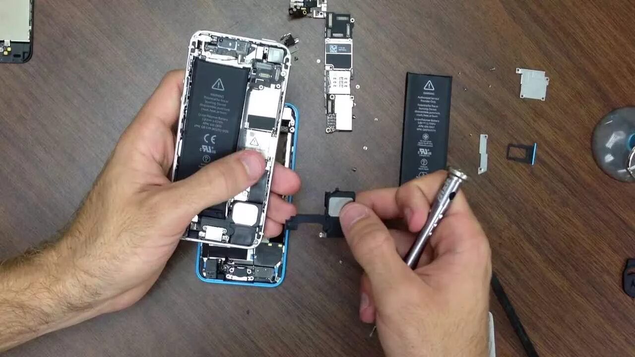 Увлекающийся разбор. Айфон 5 разборка. Iphone 4 разобранный. Y2 айфон 5s. Айфон 4 в разборе.