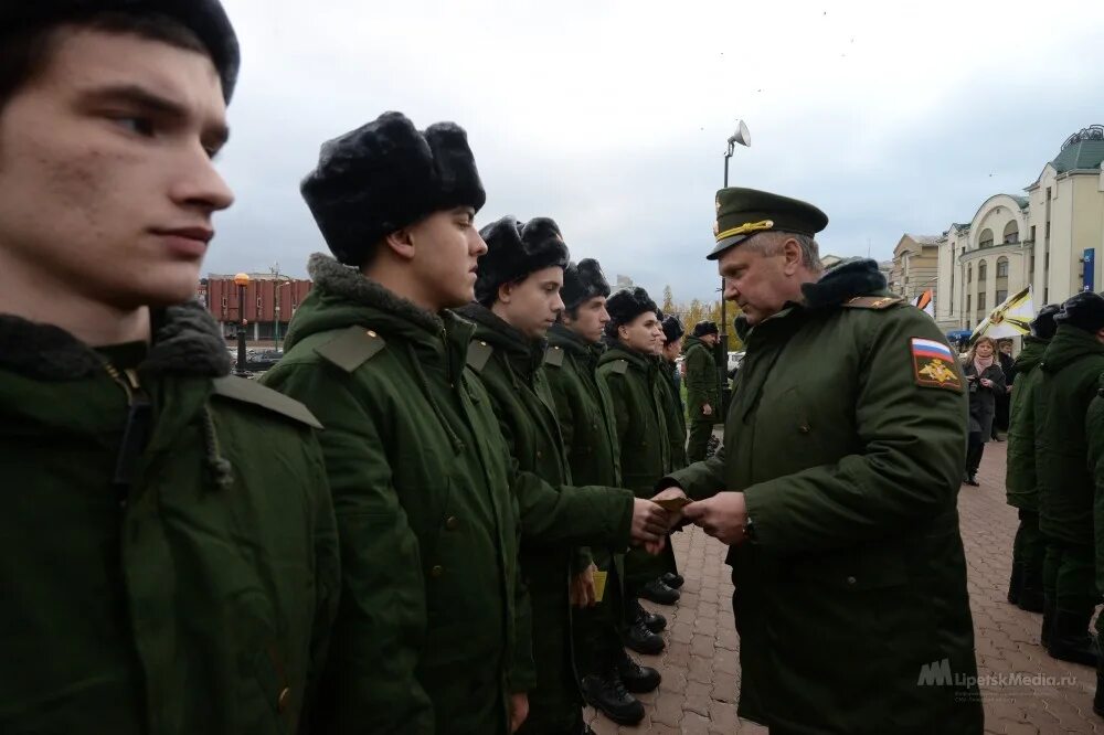 Сборный пункт призывников курск. Видео срочников с курска. Военком курска. Видео срочников с курска. Видео срочников с курска.