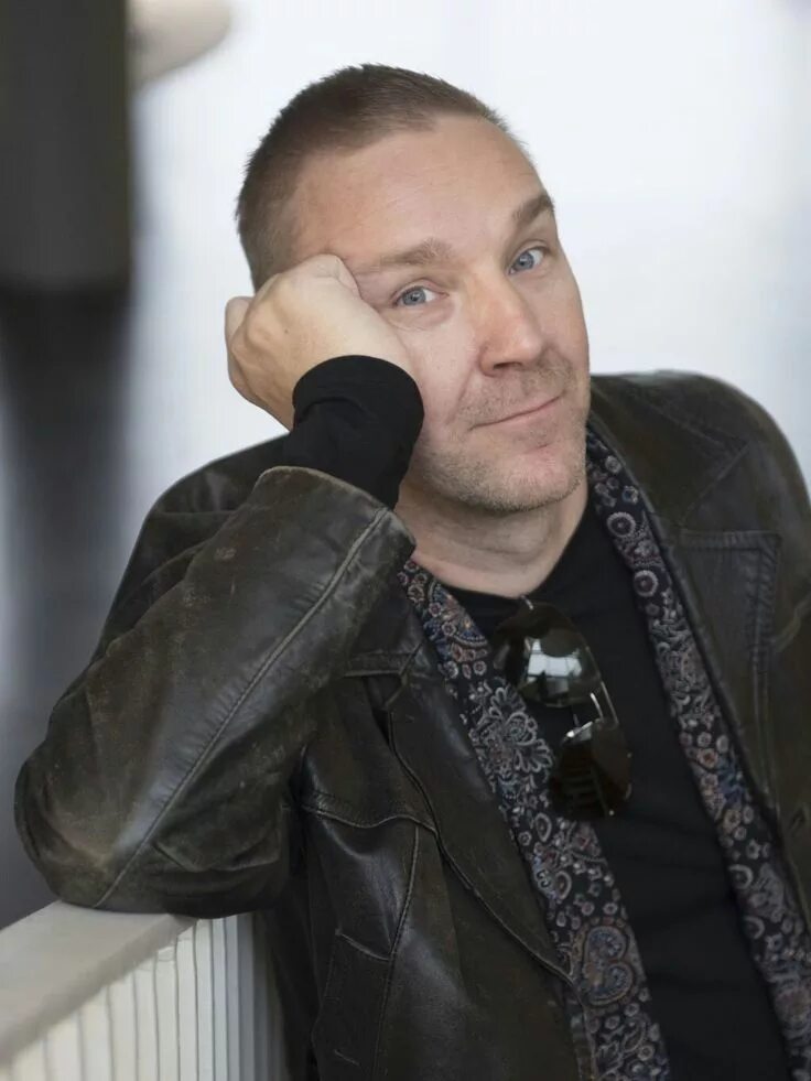 Марко сааресто. Марко сааресто вокалист. poets of the fall марко сааресто. марко сааресто 2025.