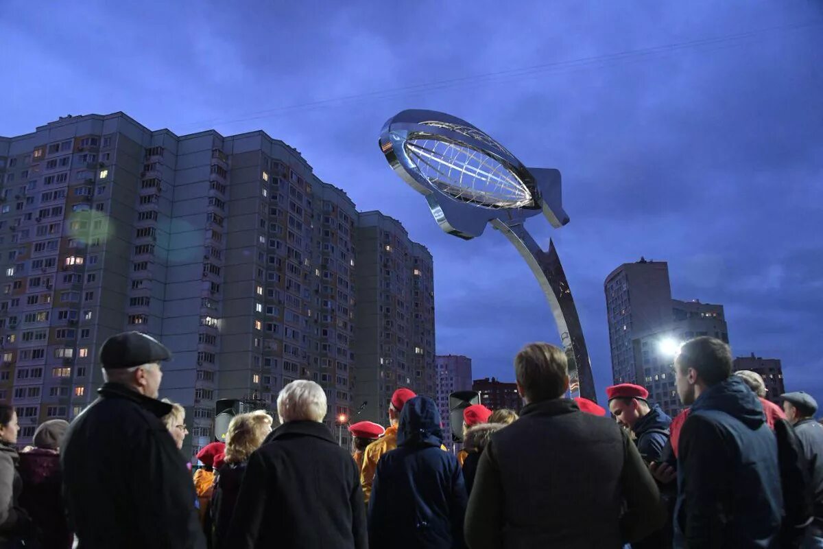 Дирижабль долгопрудный нобиле. Дирижабль из долгопрудного. Дирижабль в долгопрудном на станции. Памятник дирижабль в долгопрудном фото. Памятник дирижабль в долгопрудном.