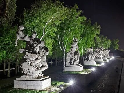 Композиция памятников