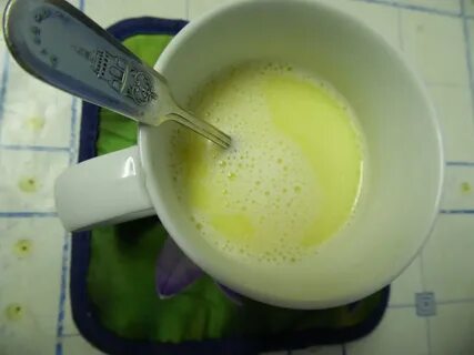 Молоко с медом для горла
