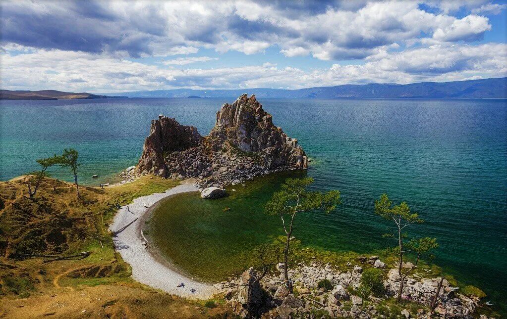 Ресурсы озера байкал. Ольхон Байкал. Остров Ольхон на Байкале. Озеро Ольхон на Байкале. Ольхон Байкал остров на острове.