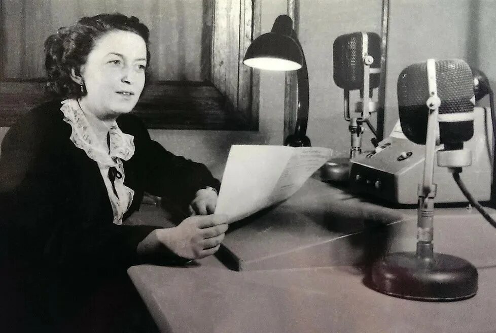 Диктор радио в великую отечественную. О́льга сергеевна высоцкая. юрий левитан и ольга высоцкая. ольга николаевна высотская. ольга высоцкая диктор фото.