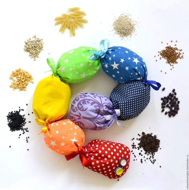 Мешочек шариков. Белый мешочек. Сенсорные мешочки. Мешок с подарками. Мешочек с красивыми шариками.