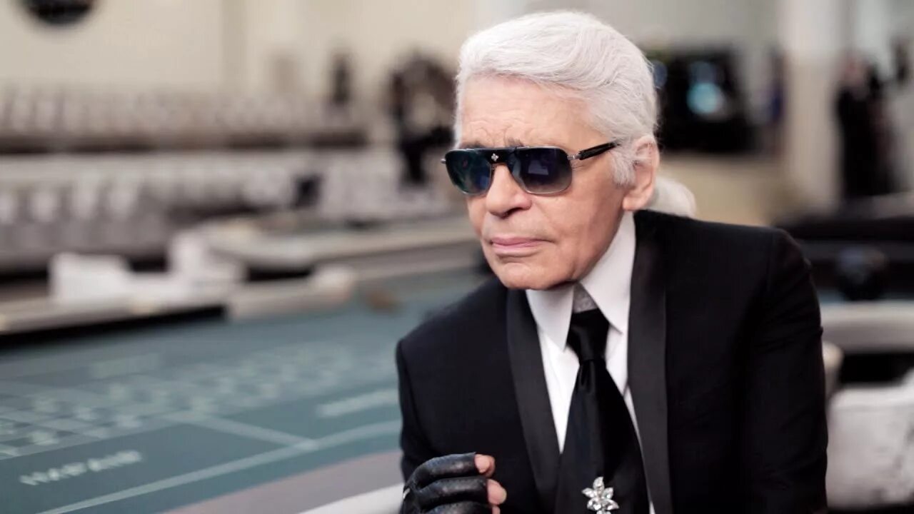 Karl lagerfeld самара. Лагерфельд 1970. Отто лагерфельд. Космопорт самара магазины. Лагерфельд 1970.