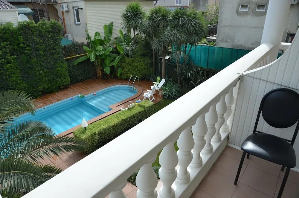 Гостевой дом мармарис адлер. Ариана адлер гостевой дом. Эпрон 2. Уютный дворик адлер. Гостевой дом арианна адлер фермерский переулок.