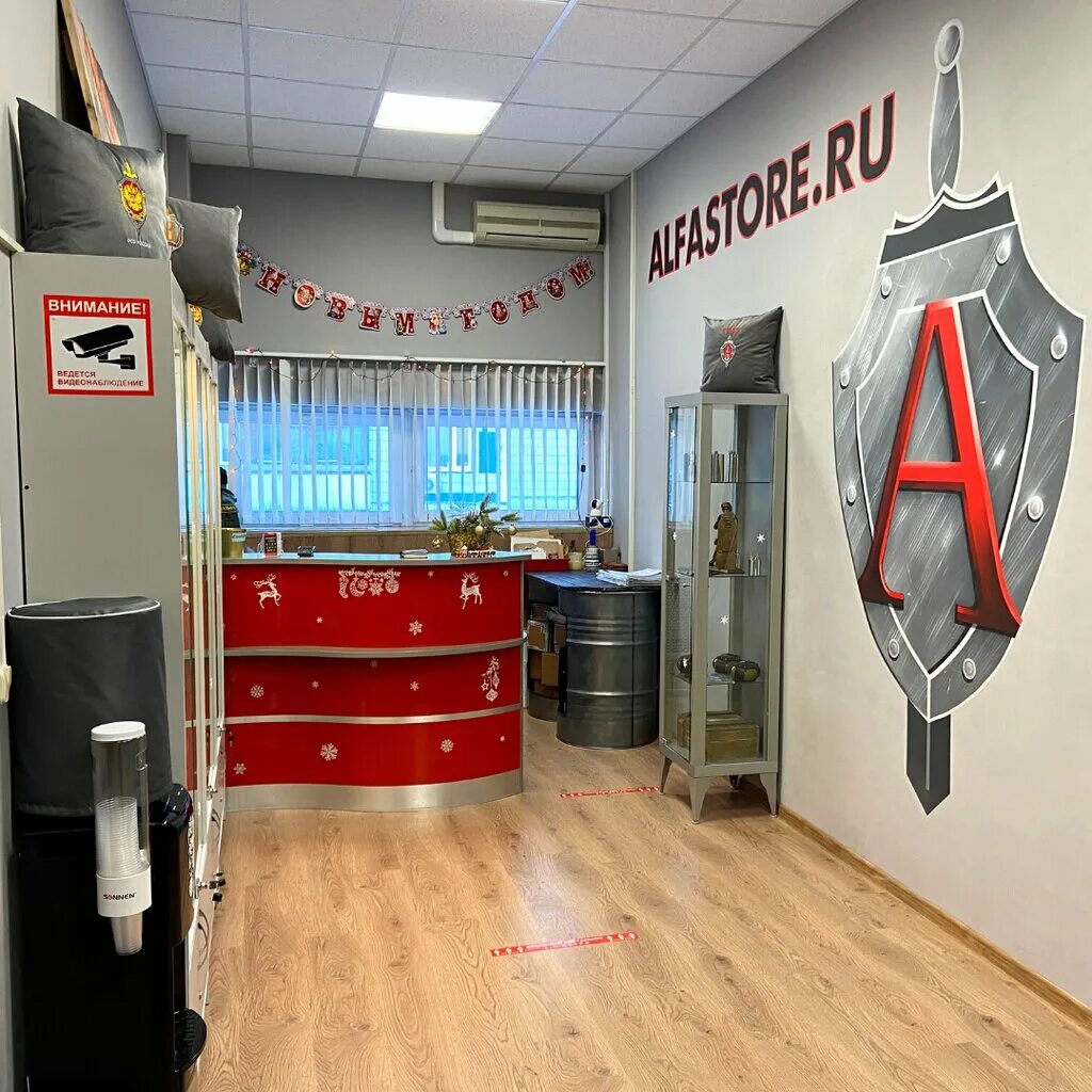 черная кожаная обложка на паспорт. автоальфа логотип. спортивный костюм champion. паспорт кожи. альфа стор магазин альфастор москва ассортимент.