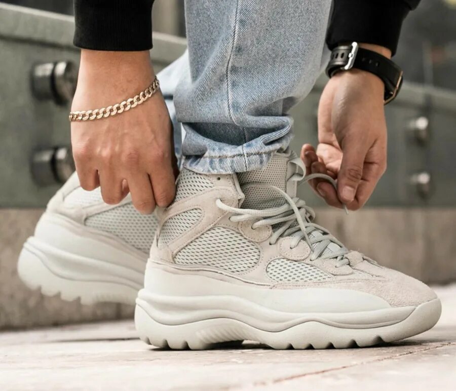 Adidas yeezy desert boot. Adidas yeezy desert boot. Adidas desert boot. Adidas yeezy высокие кроссовки. Adidas yeezy desert boots.