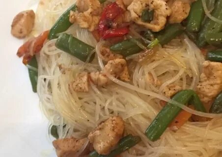Рисовая лапша с курицей