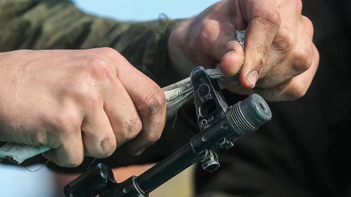 Нападение на в ч. Контрактник застрелил срочника. Нападение с оружием. Прапорщик застрелил солдата в Подмосковье. Нападение на воинскую часть.